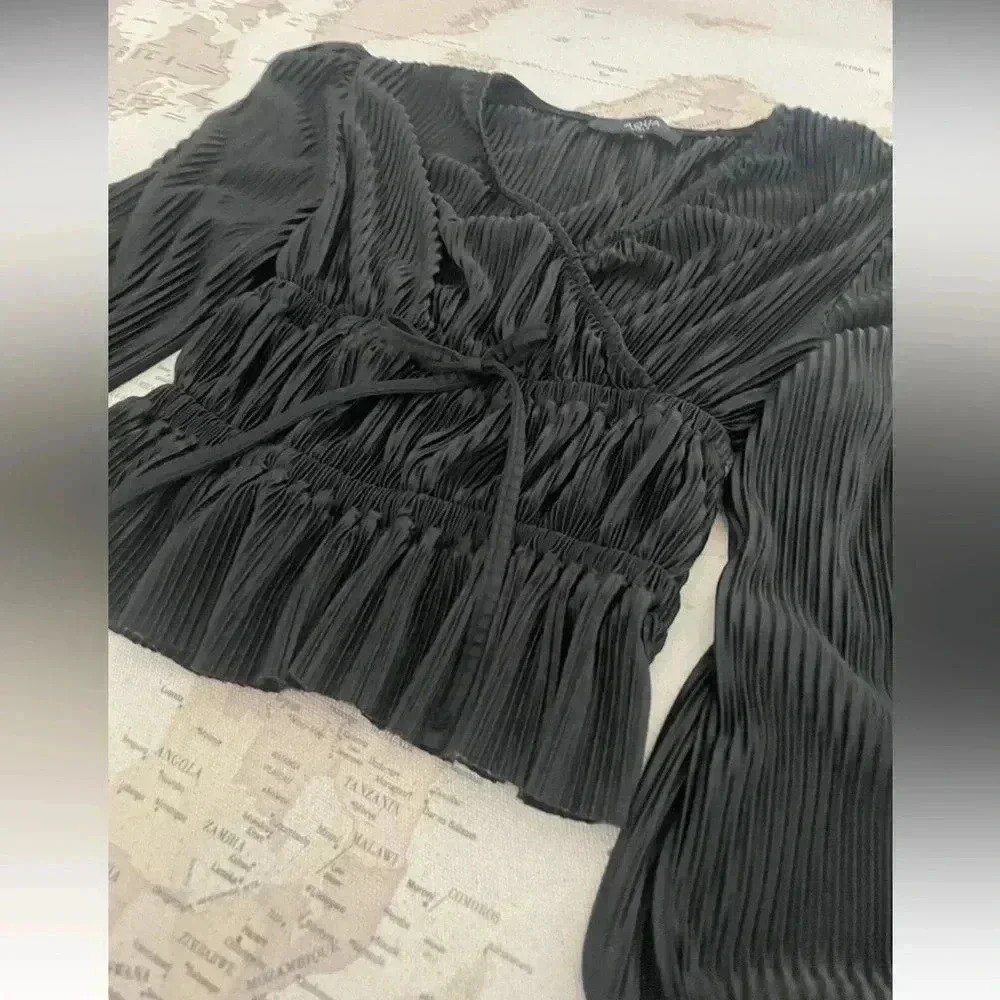 Aqua Girl 7/8 Black Fan Pleated Blouse